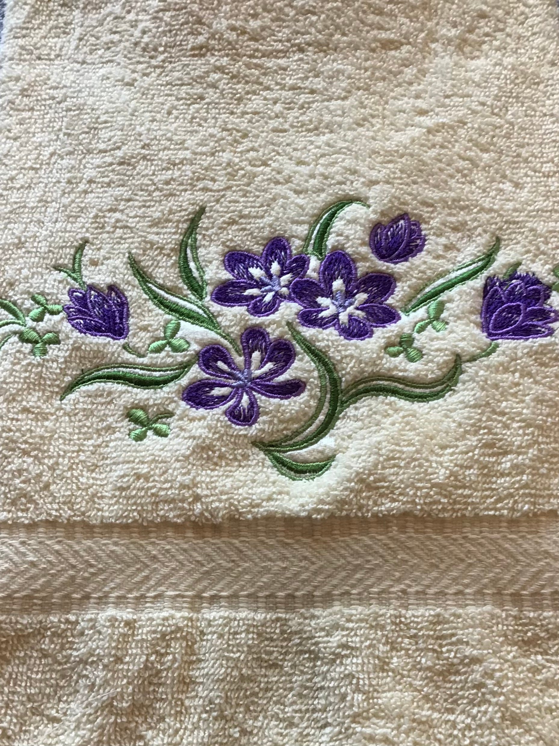 Crocus Spray hand towel